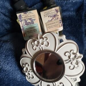 Bath & Body Works Peppermint & Cinnamon Wallflowers Refill Set - With WALLFLOWER